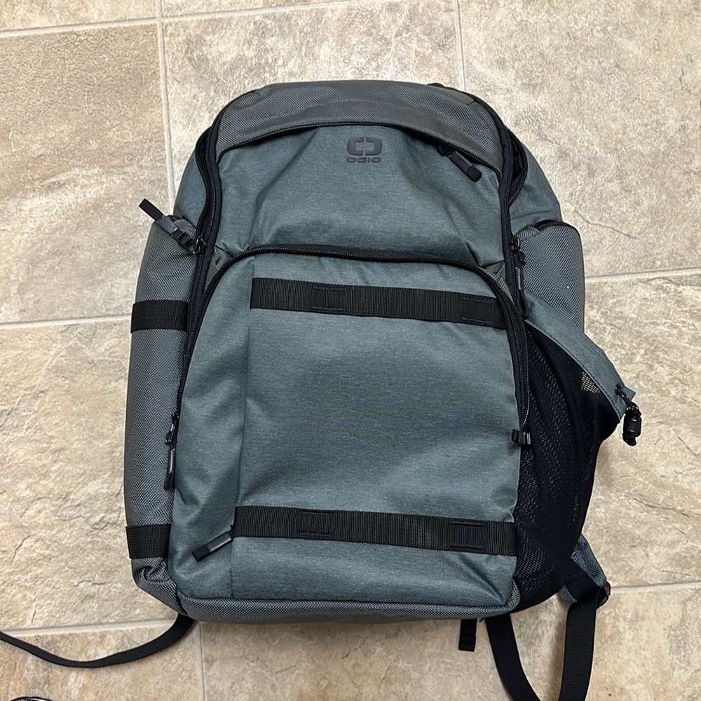 GREAT backpack -tons of Pockets - great condition